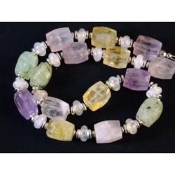 Radiant necklace with fine natural stones