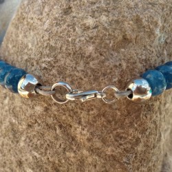 Ammonit an blauer Jade